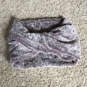 American Eagle scarf